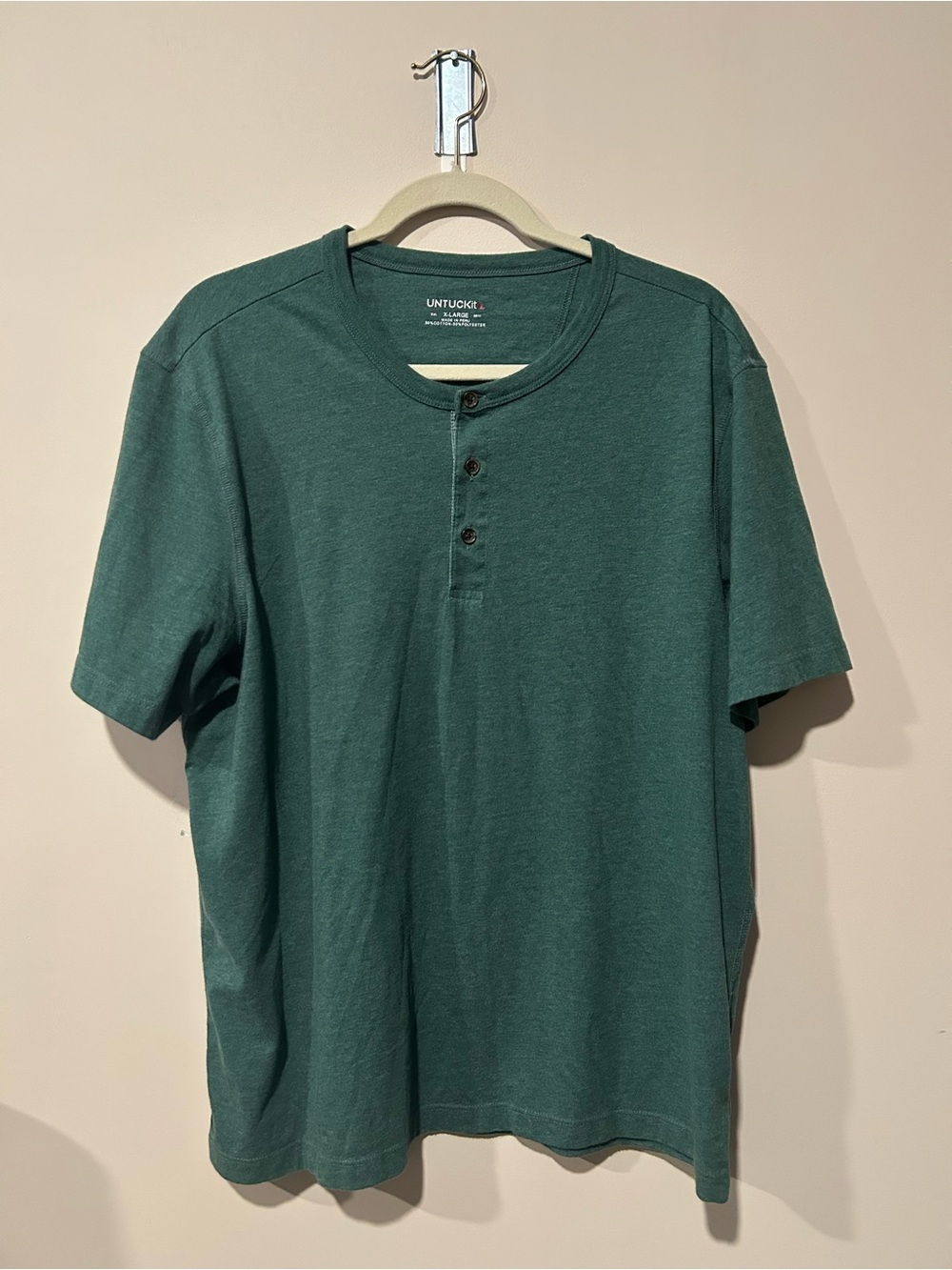UNTUCKit Men's Short Sleeve Henley in Deep Green